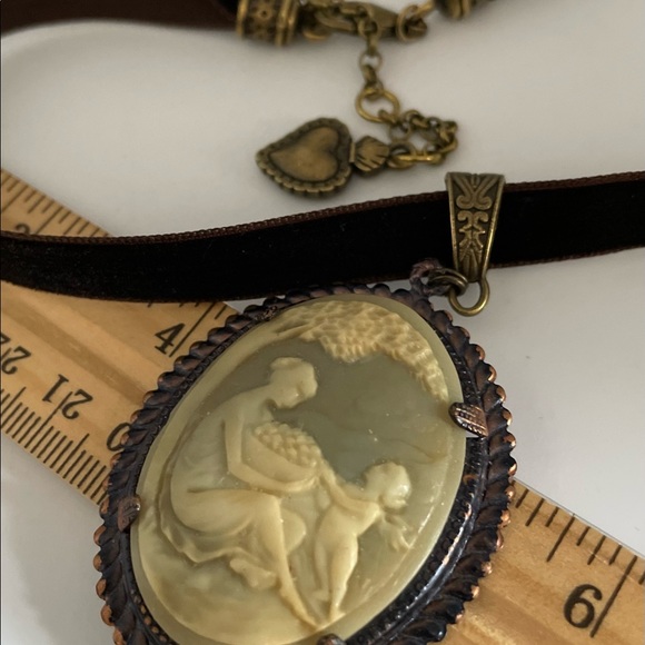 Vintage Cameo Set in Ox Purple Brass Choker Necklace - Picture 7 of 15
